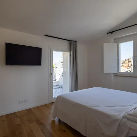 شقة فندقية Palazzo Partenope 8 *